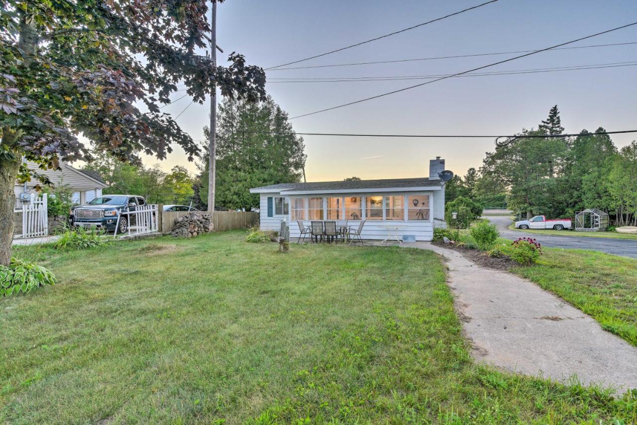 East Tawas Cabin With Lake Huron Access And Views Extérieur photo