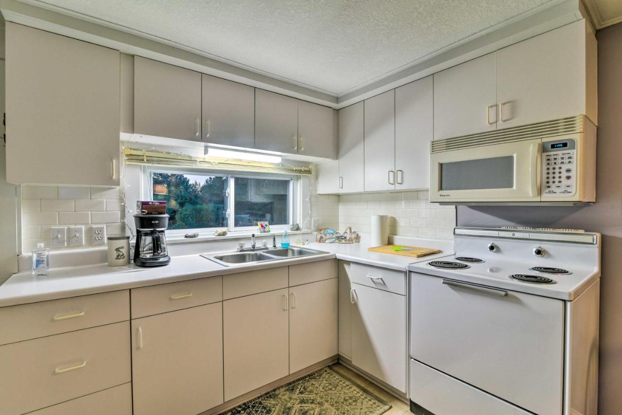 East Tawas Cabin With Lake Huron Access And Views Extérieur photo