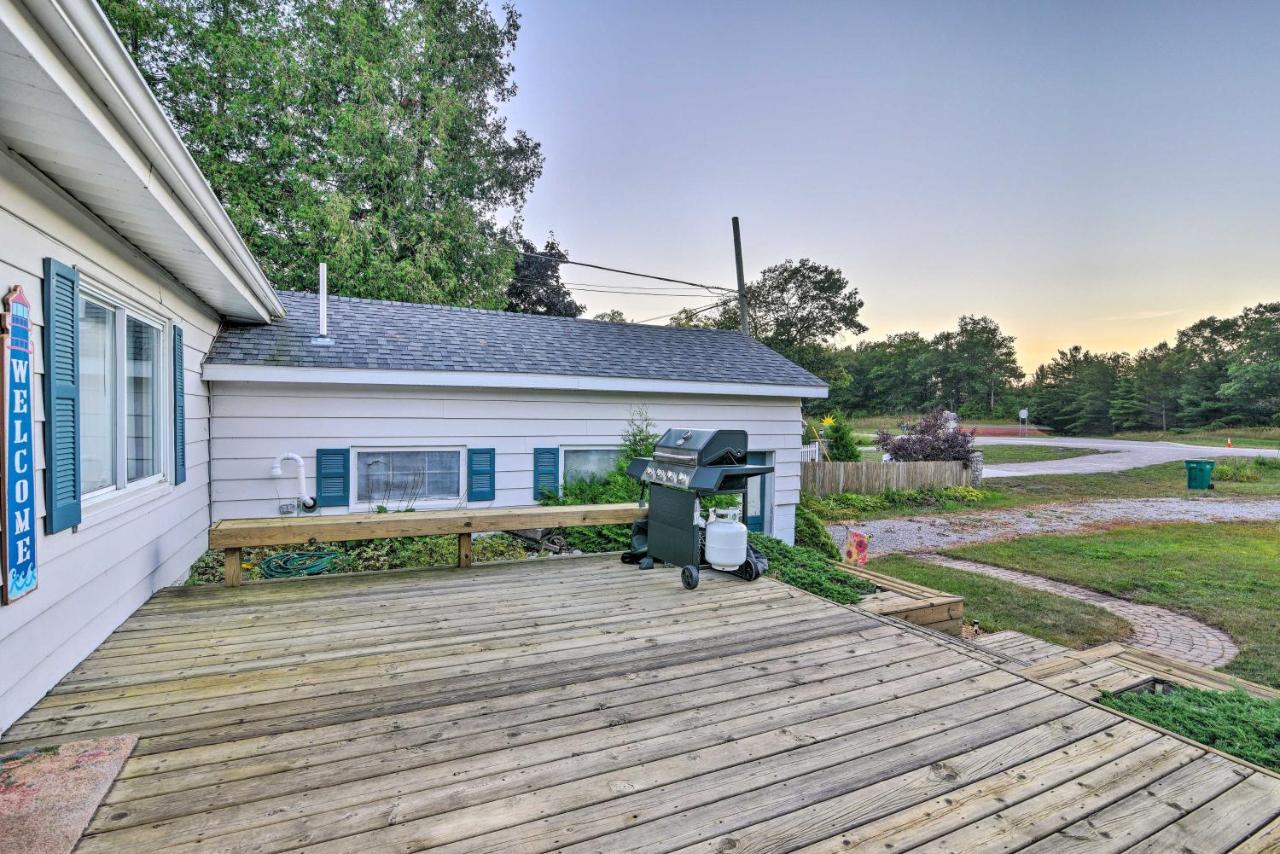 East Tawas Cabin With Lake Huron Access And Views Extérieur photo