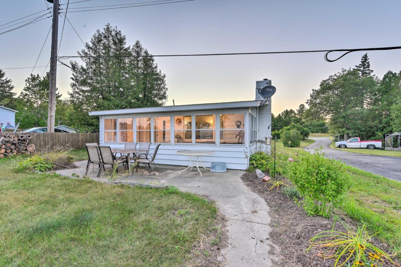 East Tawas Cabin With Lake Huron Access And Views Extérieur photo