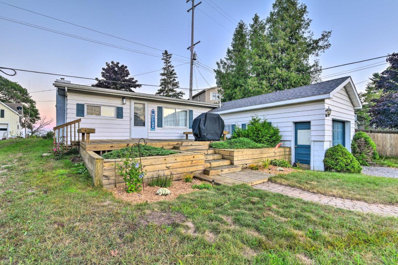 East Tawas Cabin With Lake Huron Access And Views Extérieur photo
